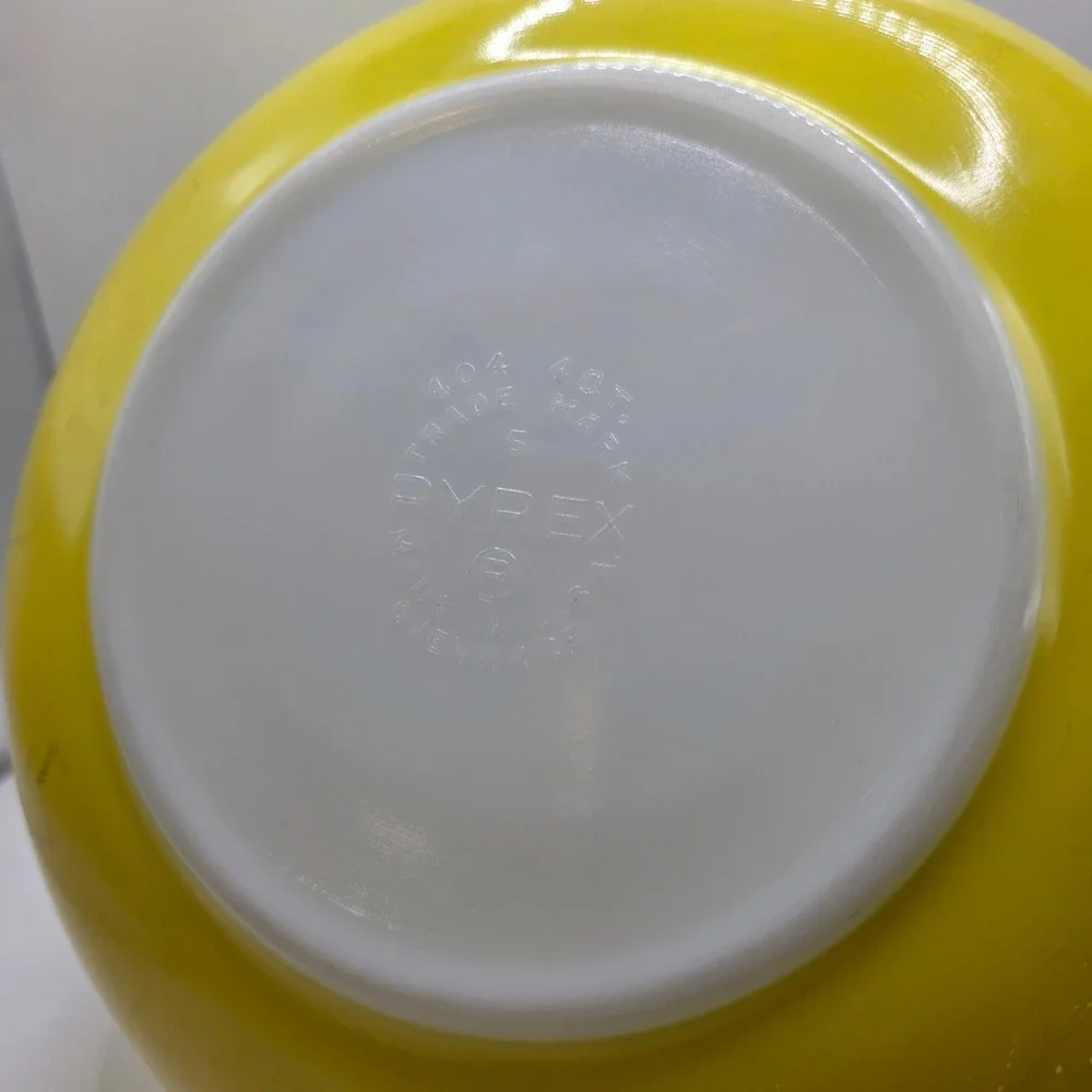 Vintage Pyrex 404 Yellow Mixing Bowl 4 Quart Opal Glass Made in USA MCM Retro